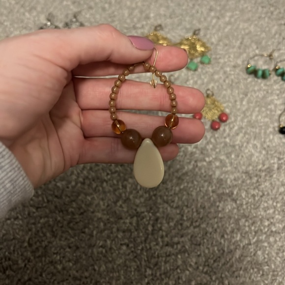 6 pairs of Molly Beads costume jewelry earrings collection - Picture 12 of 12